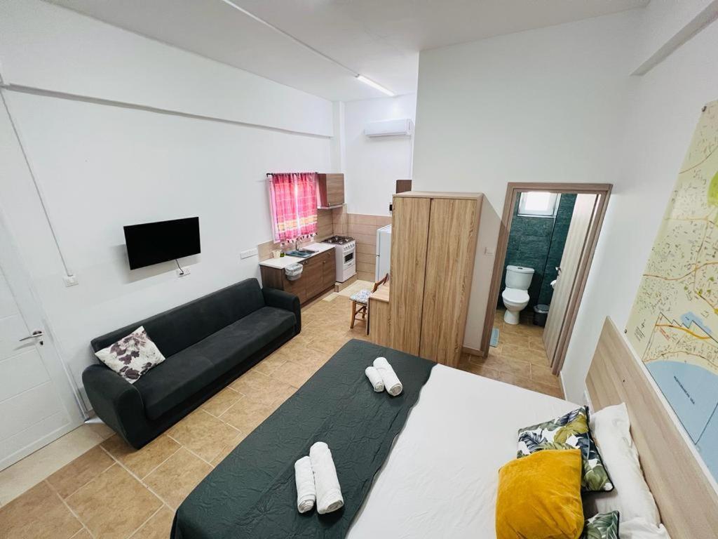 Cozy And Traditional - Ec Studios Larnaca Bagian luar foto