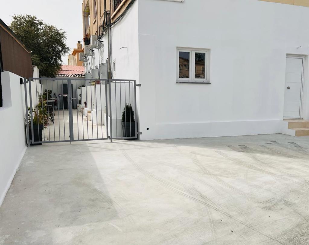 Cozy And Traditional - Ec Studios Larnaca Bagian luar foto